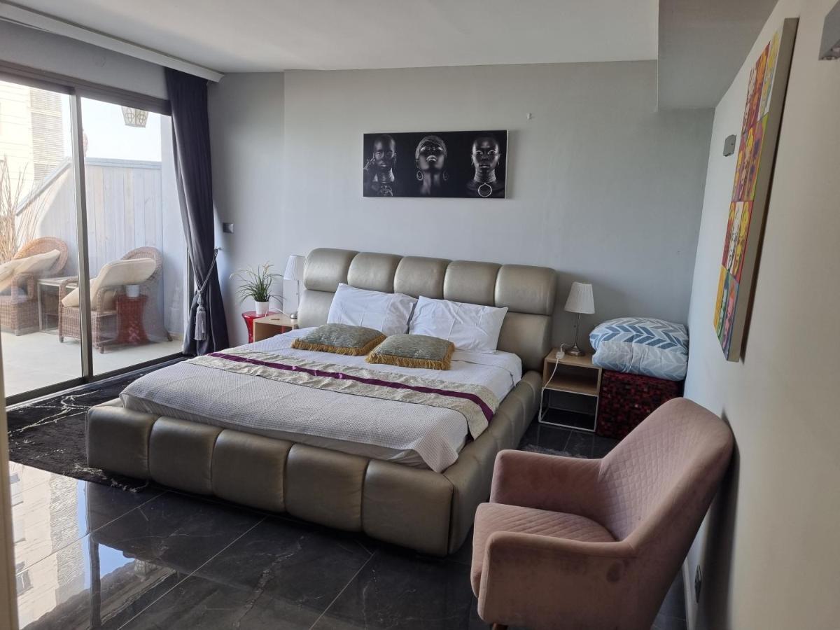 Penthouse Apartment On The Beach Bat Yam Exterior photo