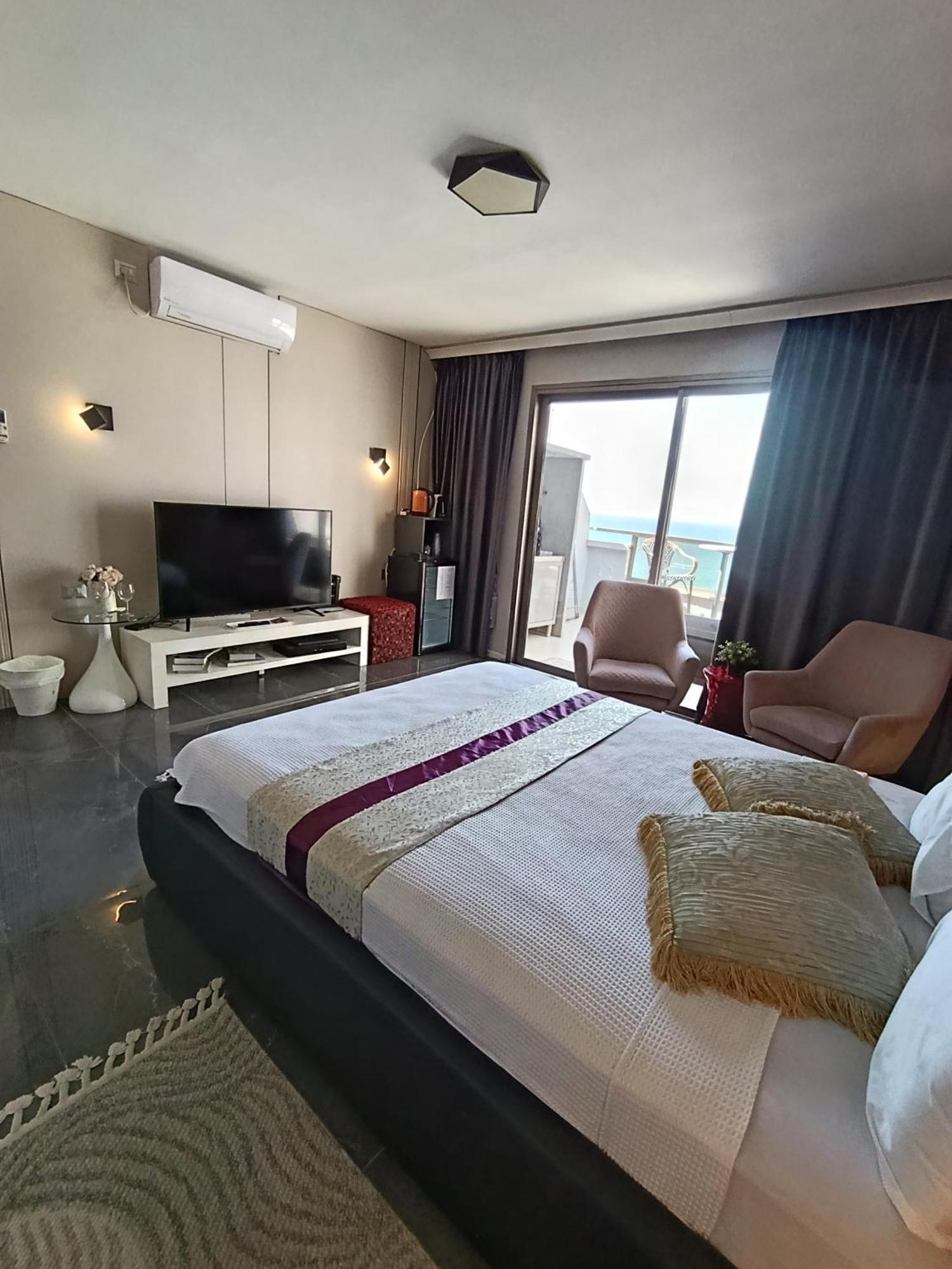 Penthouse Apartment On The Beach Bat Yam Exterior photo