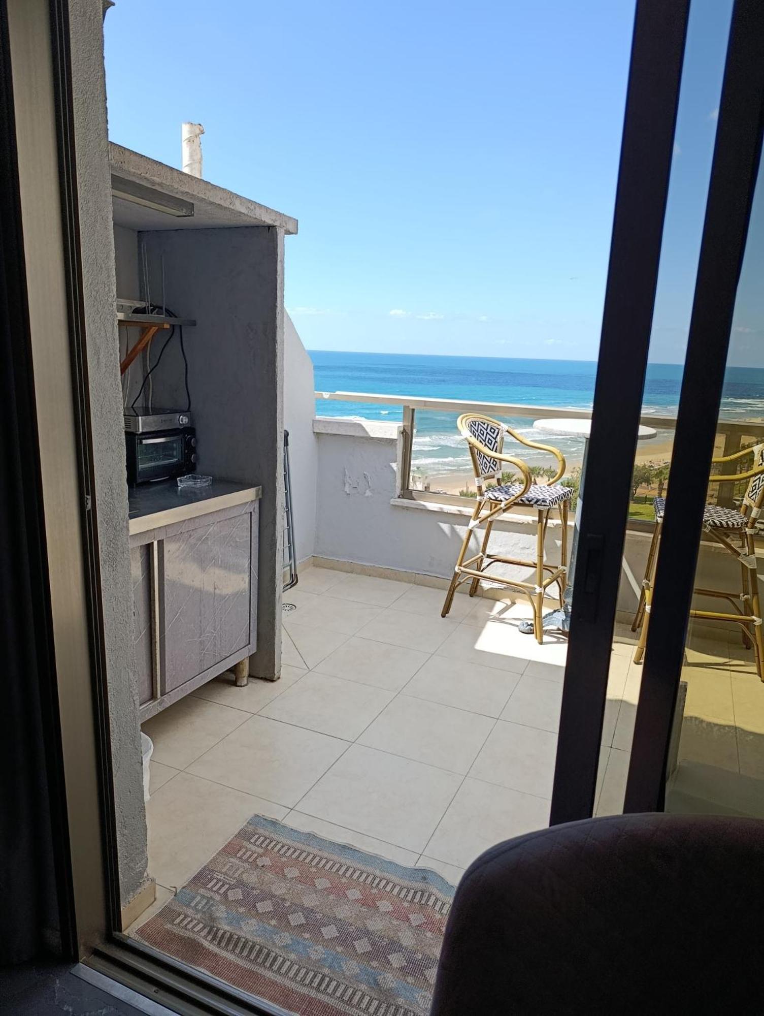 Penthouse Apartment On The Beach Bat Yam Room photo
