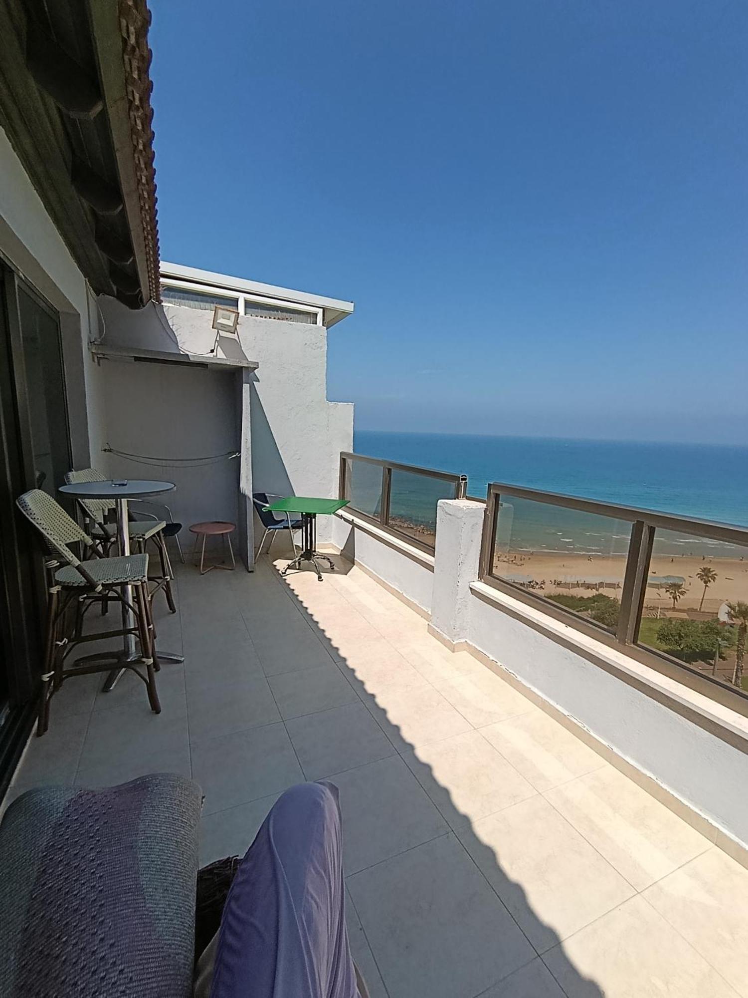 Penthouse Apartment On The Beach Bat Yam Room photo