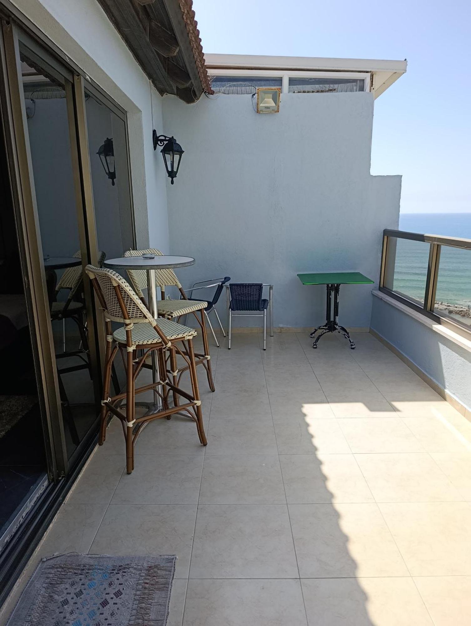 Penthouse Apartment On The Beach Bat Yam Room photo