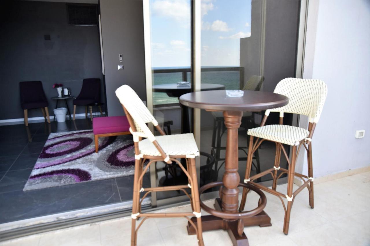 Penthouse Apartment On The Beach Bat Yam Exterior photo